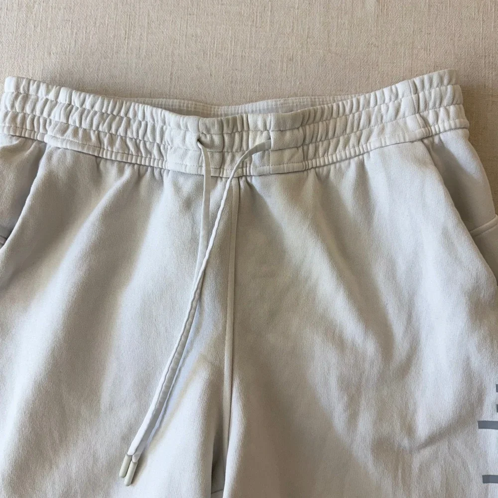 Lululemon Loungeful High-Rise Shorts Womens Size 8 Bone White Fleece